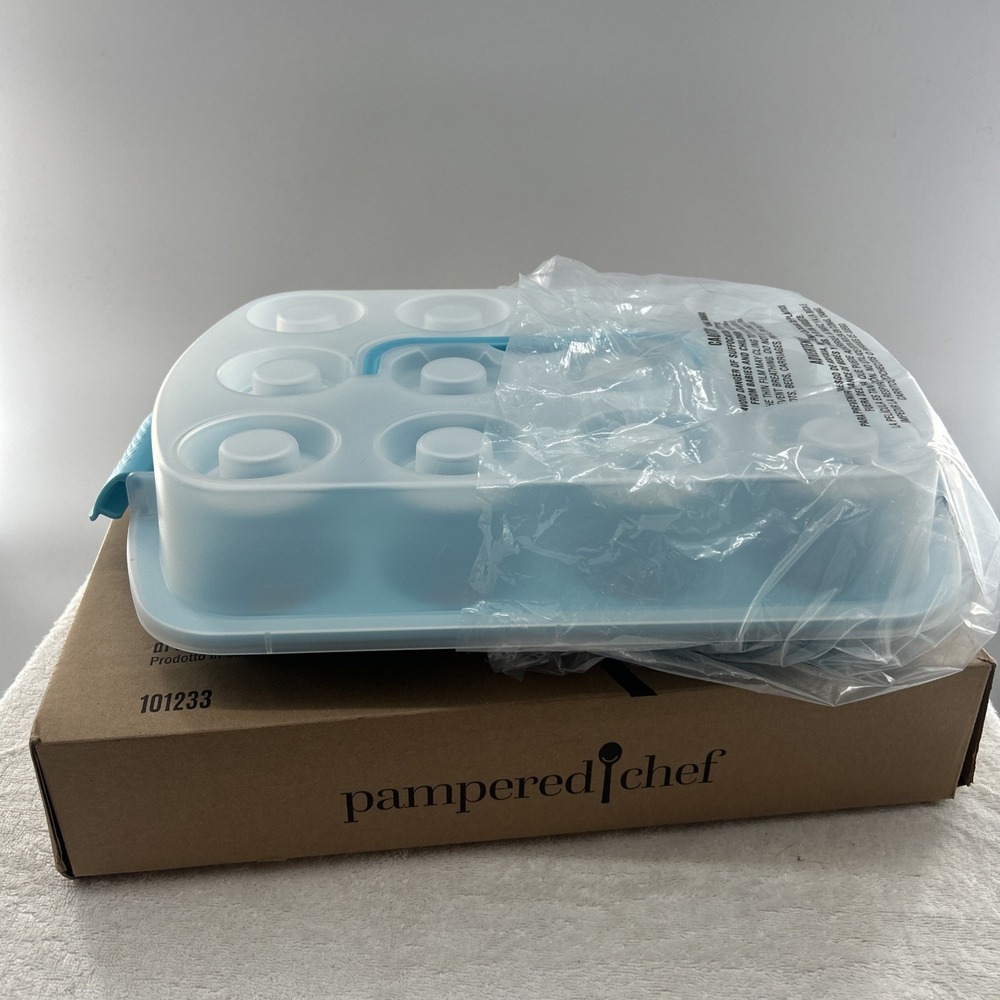 NIB Pampered Chef Cupcake Pan & Carrier Set Item # 101233